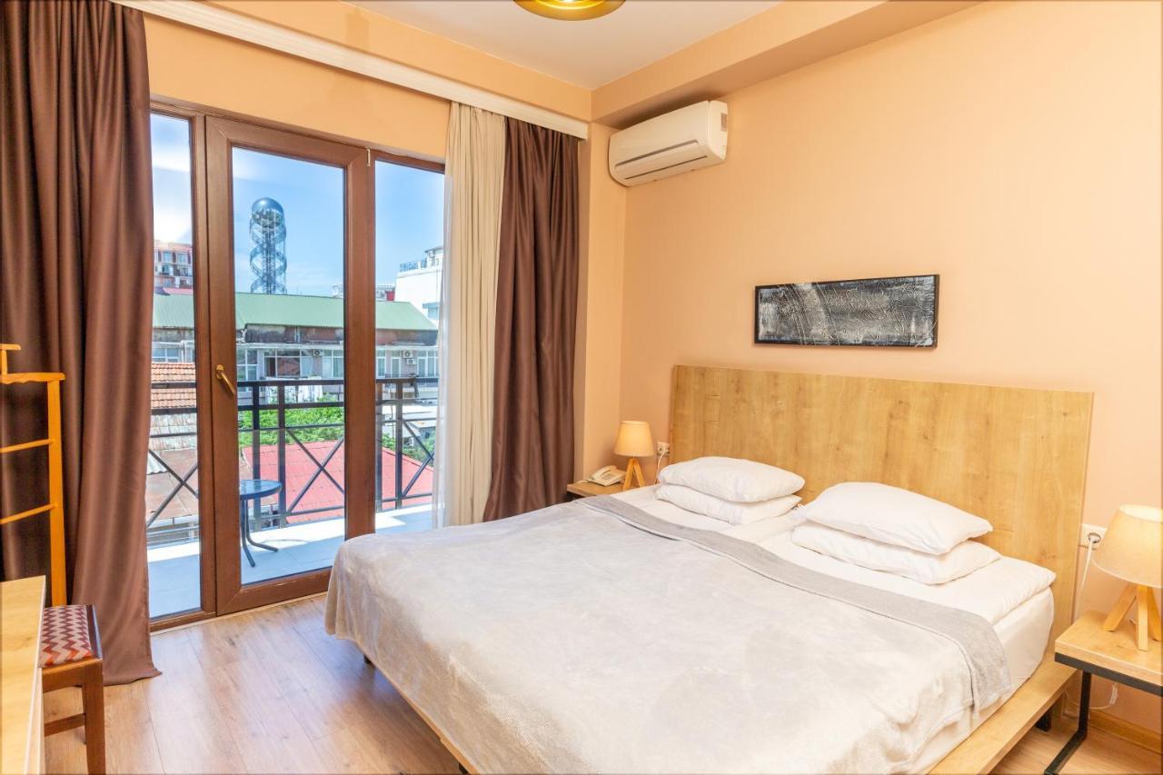 Hotel N16 Batumi Exteriör bild