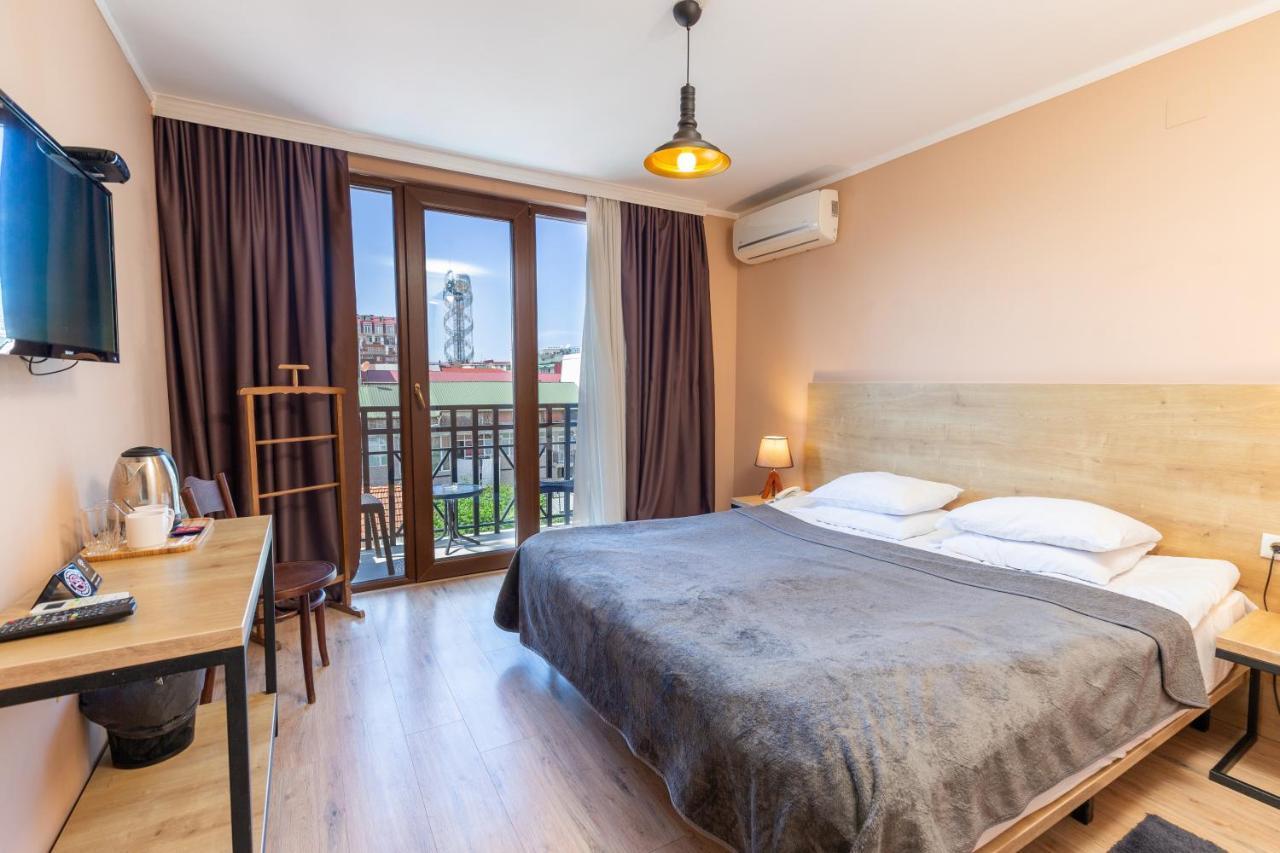 Hotel N16 Batumi Exteriör bild