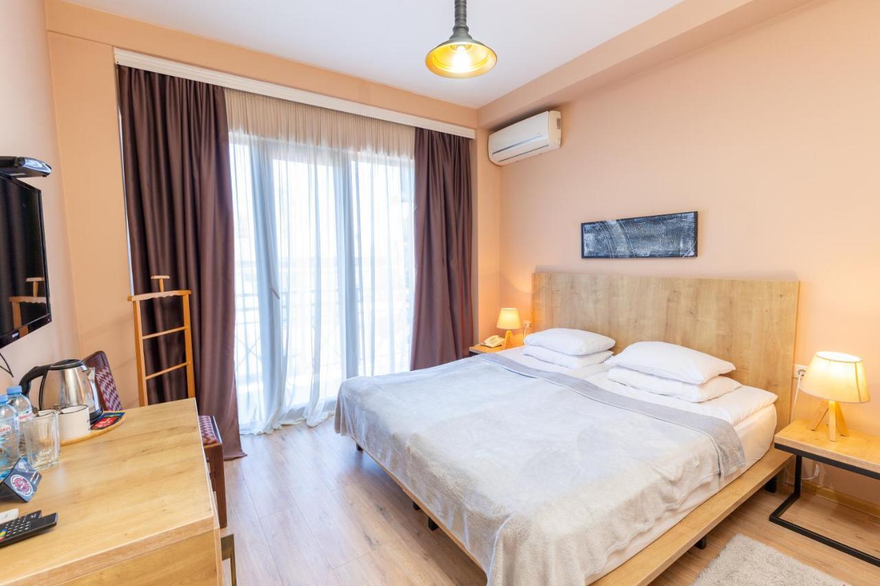 Hotel N16 Batumi Exteriör bild
