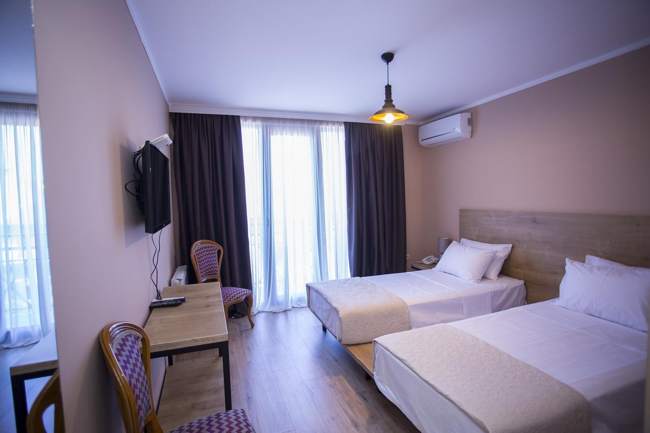 Hotel N16 Batumi Exteriör bild