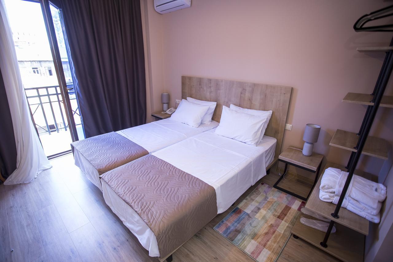Hotel N16 Batumi Exteriör bild